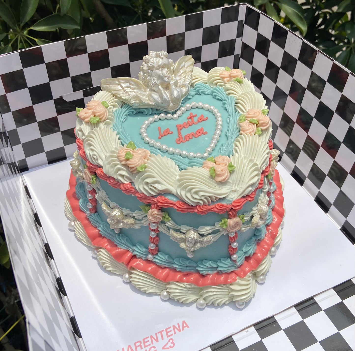 VINTAGE CAKE