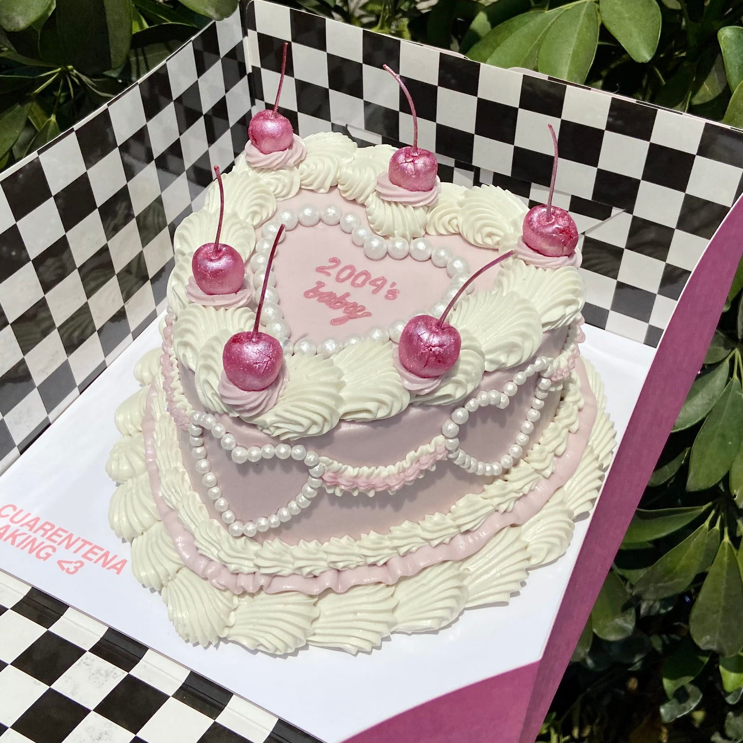 VINTAGE CAKE