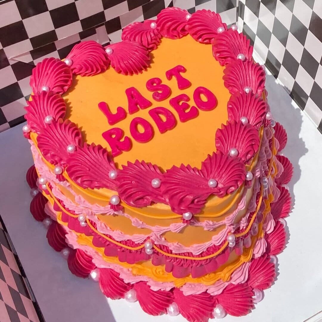 VINTAGE CAKE