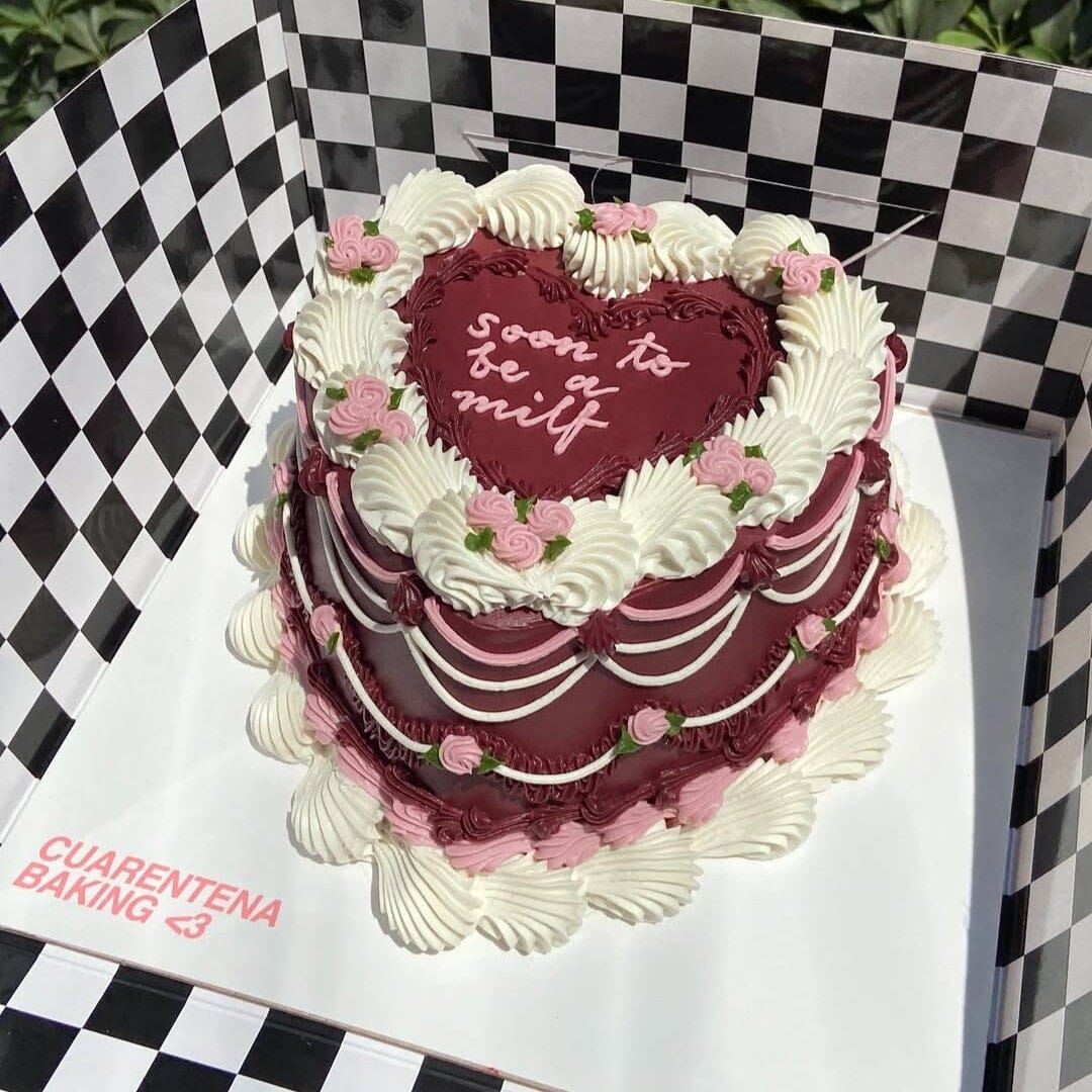 VINTAGE CAKE