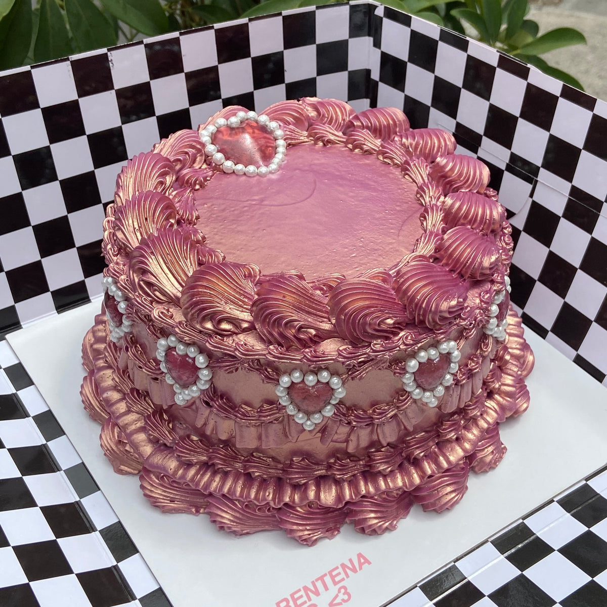 VINTAGE CAKE