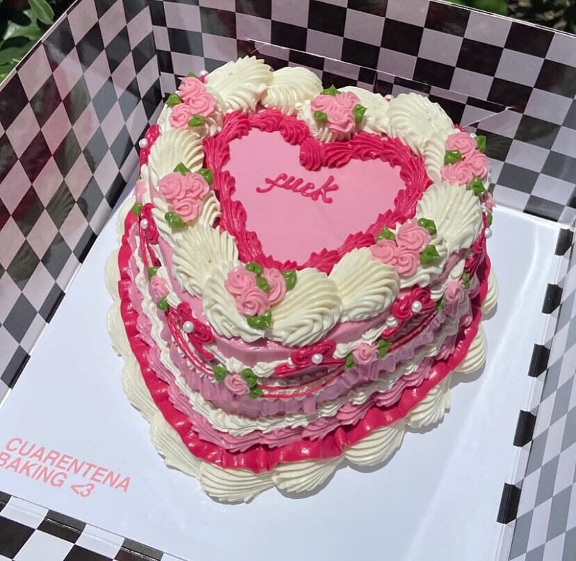VINTAGE CAKE