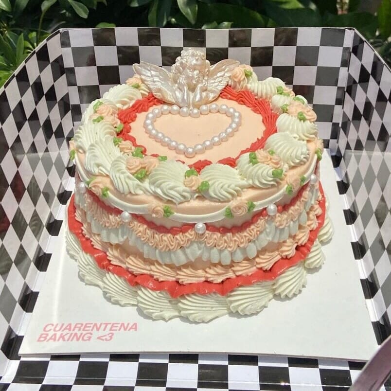 VINTAGE CAKE