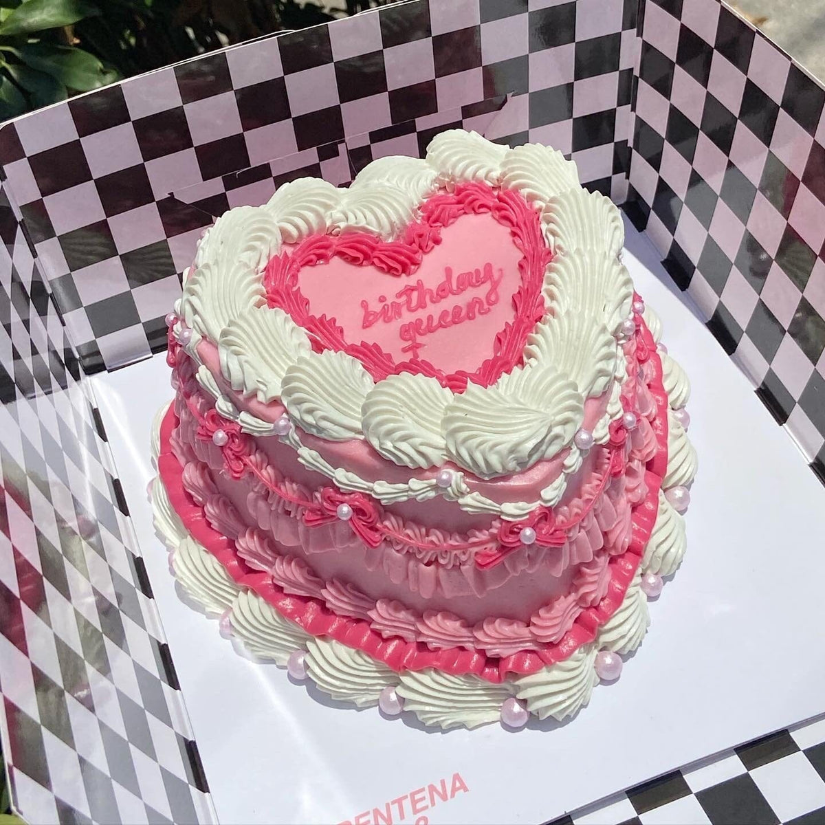 VINTAGE CAKE