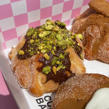 Cargar imagen en el visor de la galería, PAN DE MUERTO RELLENO (x4)

