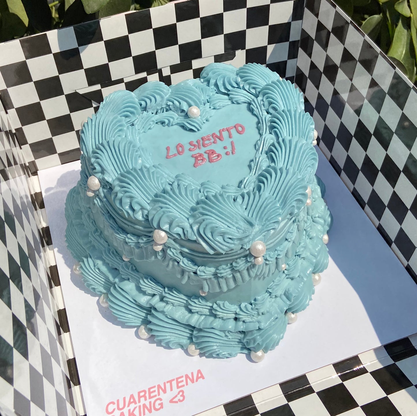 VINTAGE CAKE
