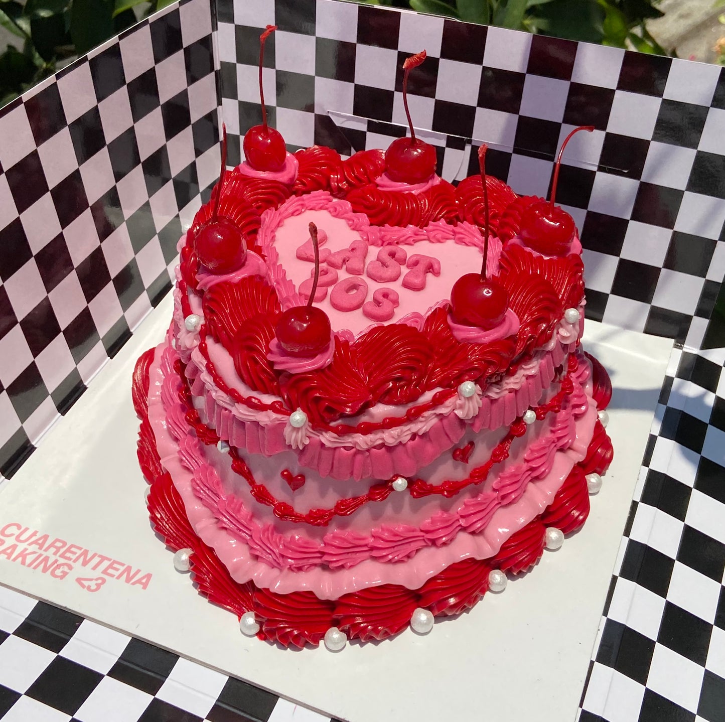 VINTAGE CAKE