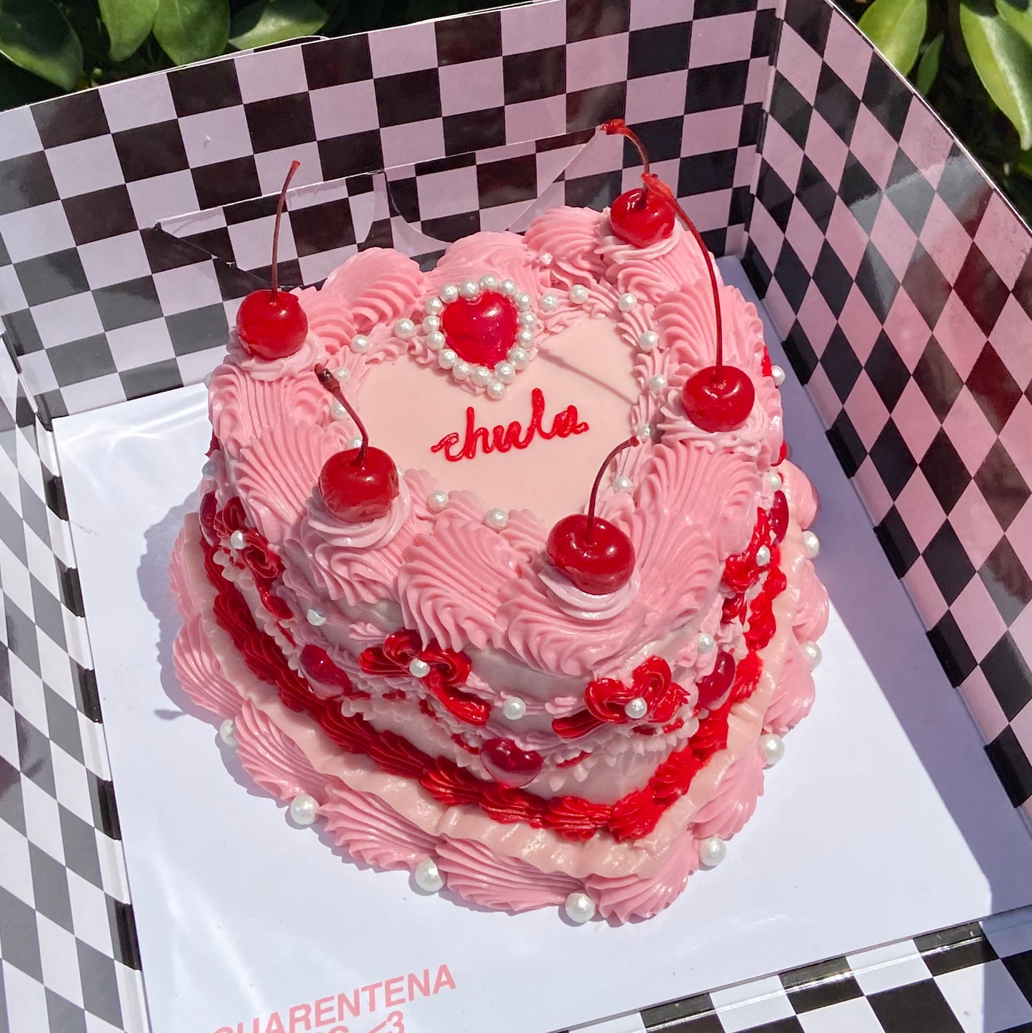 VINTAGE CAKE