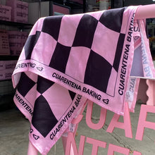 Cargar imagen en el visor de la galería, MASCADA CUARENTENA BAKING <3
