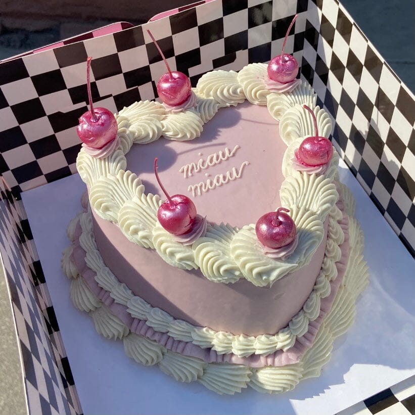 VINTAGE CAKE
